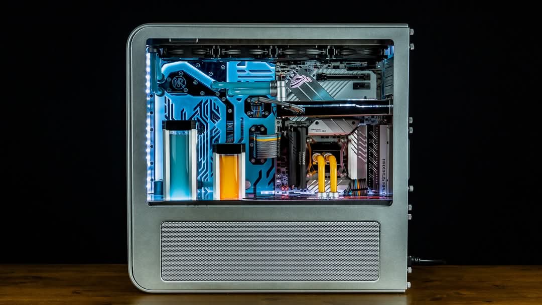 Das Gehäuse sollte vielen bekanmt sein 😬 
T-FORCE XTREEM 💪

📷@liquifymods 

#pcbuild #pcbuilds #gamingpc #custompcbuild #pcmasterrace #pcmr #pcgamingsetup #pcsetups #gaminggear #gamerpc #pcgaming #battlestation #gaming #pcmr #unboxing #gaming #teamforce #teamgroup #TFORCE