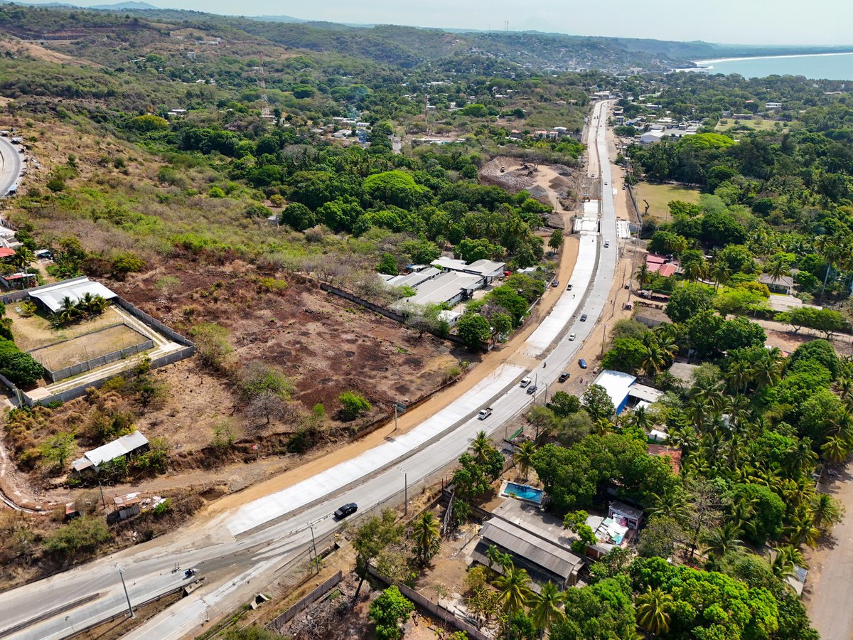 ObrasPublicasSV's tweet photo. Estamos trabajando en la primera etapa de ampliación de la carretera del Litoral, entre El Obipo y El Zonte, allí estamos construyendo dos puentes sobre el río Chilama y uno sobre el río Conchalío. https://t.co/c6jQqAtJqu