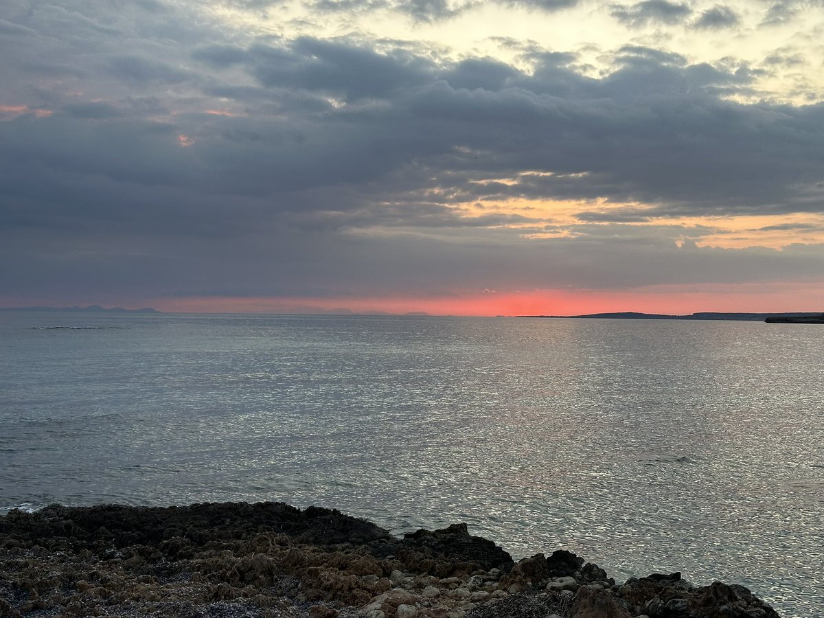 Sud de Menorca mirant cap a Mallorca.
<a href="/rbmeteonews/">El Racó Balear de la Meteorologia</a> <a href="/meteomercadal/">Temps i natura</a> <a href="/Meteodemallorca/">Balearsmeteo</a> <a href="/AEMET_Baleares/">AEMET_Baleares</a>