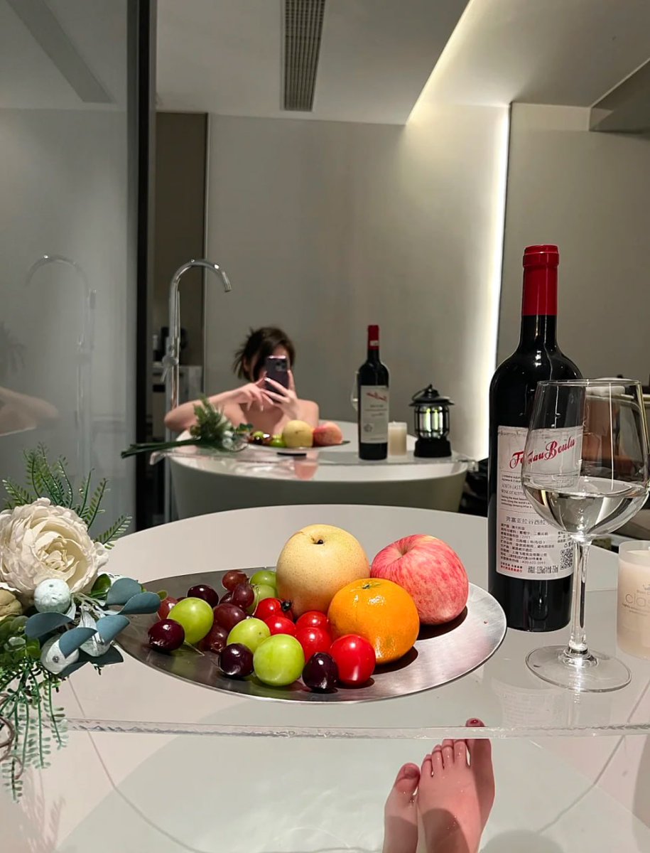 PandaVibes12's tweet photo. ✨ Time to wash away the day’s stress and soak in some self-care magic! 🛁

#BathTimeTherapy #MeTime https://t.co/GBTAdsps08