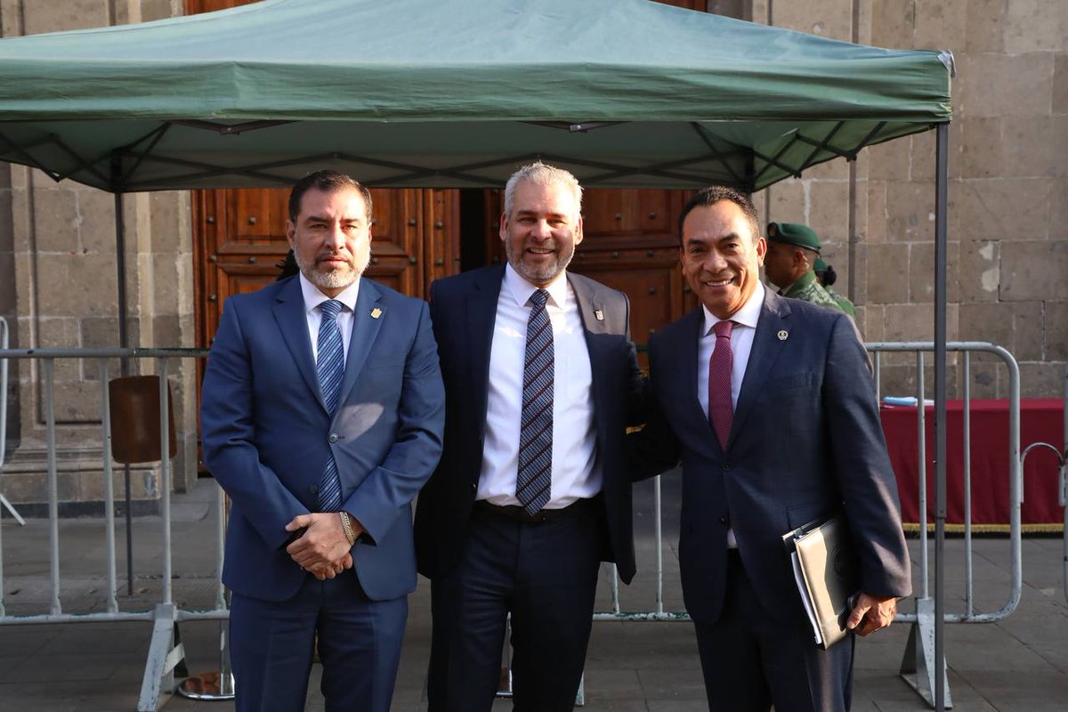 Junto a la presidenta @ClaudiaShein, el gobernador <a href="/ARBedolla/">Alfredo Ramírez Bedolla</a> y autoridades de Seguridad federales y estatales, revisamos los avances de la estrategia de seguridad implementada en el estado y sus resultados.

Continuaremos con la coordinación plena e interinstitucional para