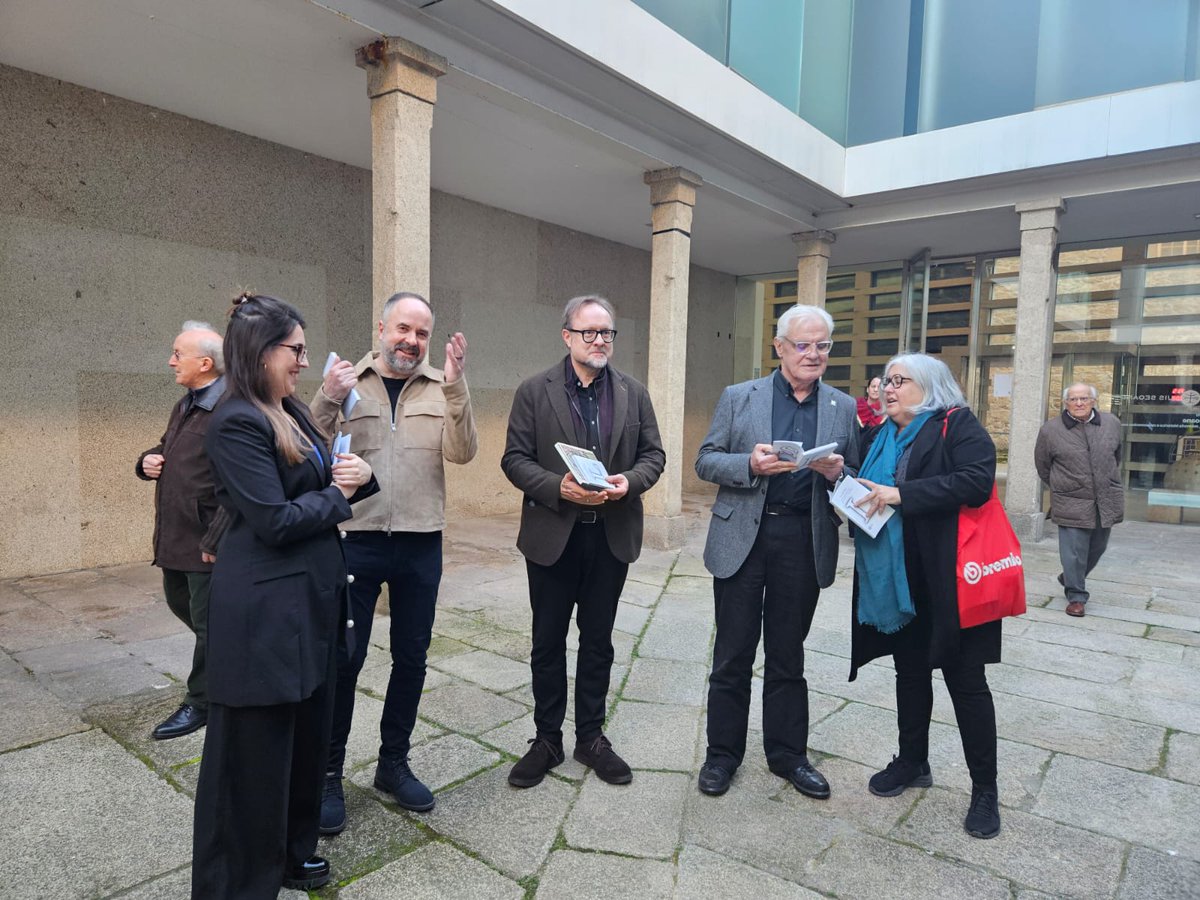 Real Academia Galega (@academiagalega) on Twitter photo 🎦 Emitimos en directo o acto do #DíaDaPoesía de #LuisSeoane con <a href="/FragaXesus/">Xesús Fraga</a>, Alba Cid <a href="/al_ou_swanehals/">Alba Cid</a> <a href="/Oriana_Mendez_/">Oriana Méndez</a> <a href="/HelenaGonzalezF/">Helena González Fdez</a> <a href="/mariadocebreiro/">María do Cebreiro</a>, Anxo Angueira, Carlos Negro, Baldo Ramos, Tino Baz, <a href="/mlsandez/">María López Sández</a> e V. Freixanes na <a href="/FundLuisSeoane/">Fundación Luis Seoane</a>. ⬇️
youtube.com/watch?v=JNYEaH… 🎦 Emitimos en directo o acto do #DíaDaPoesía de #LuisSeoane con <a href="/FragaXesus/">Xesús Fraga</a>, Alba Cid <a href="/al_ou_swanehals/">Alba Cid</a> <a href="/Oriana_Mendez_/">Oriana Méndez</a> <a href="/HelenaGonzalezF/">Helena González Fdez</a> <a href="/mariadocebreiro/">María do Cebreiro</a>, Anxo Angueira, Carlos Negro, Baldo Ramos, Tino Baz, <a href="/mlsandez/">María López Sández</a> e V. Freixanes na <a href="/FundLuisSeoane/">Fundación Luis Seoane</a>. ⬇️
youtube.com/watch?v=JNYEaH…