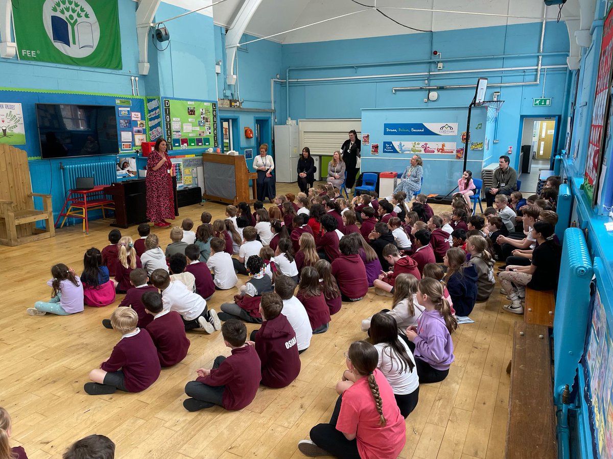 Diolch yn fawr iawn, thank you very much <a href="/Heledd_Plaid/">Heledd Fychan AS/ MS 🏴󠁧󠁢󠁷󠁬󠁳󠁿</a> for coming to visit us today. We enjoyed your assembly and the senedd were very pleased to meet you. We are looking forward to seeing you at the Senedd in Cardiff Bay in a few weeks.