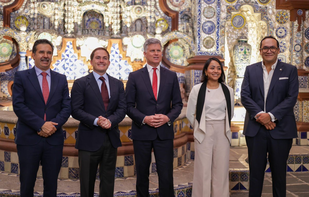 LopezCasarinJ's tweet photo. Participamos en la Reunión de Comisiones Unidas de Relaciones Internacionales, Innovación y Tecnología de @coparmex_cdmx, en el Museo Casa del Risco.

Un encuentro valioso de ideas y cooperación en el que conversamos con Cameron MacKay, Embajador de Canadá en México (@EmbCanMexico).

#AlcaldíaModelo