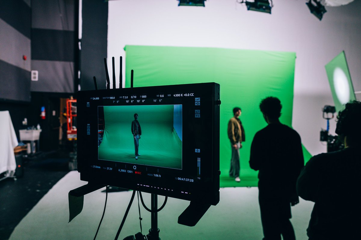 finnwolfhard's tweet image. On set… 📺
