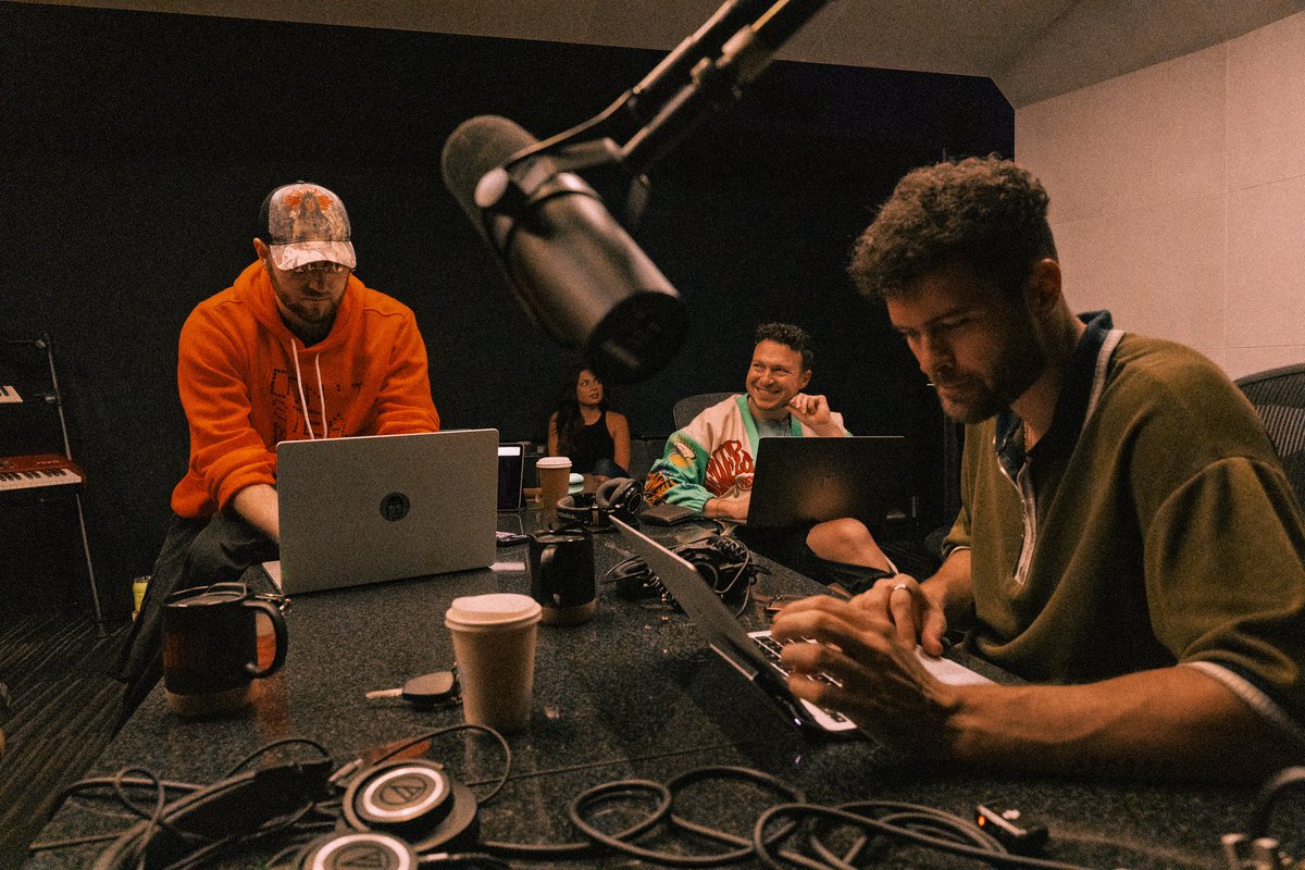 Jen (@jenmusicai) on Twitter photo And Multi-Platinum Songwriter, Producer & Entrepreneur <a href="/stolarmusic/">🌐 STOLAR.ETH</a> (G-Eazy + Demi Lovato Breakdown) as they dive into the tech, challenge the limits, and create in real-time. And Multi-Platinum Songwriter, Producer & Entrepreneur <a href="/stolarmusic/">🌐 STOLAR.ETH</a> (G-Eazy + Demi Lovato Breakdown) as they dive into the tech, challenge the limits, and create in real-time.