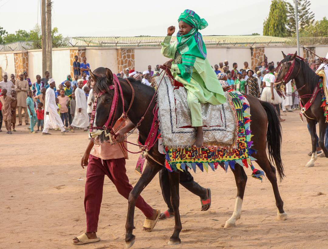 atiku's tweet photo. It was my honour earlier in the afternoon to represent the Lamido Fombina (Adamawa) HRH Muhammadu Barkindo Aliyu Mustapha at the pre-Sallah procession by District Heads and title holders of Adamawa Emirate Council, in Yola. -AA https://t.co/bCdTFfQCE4