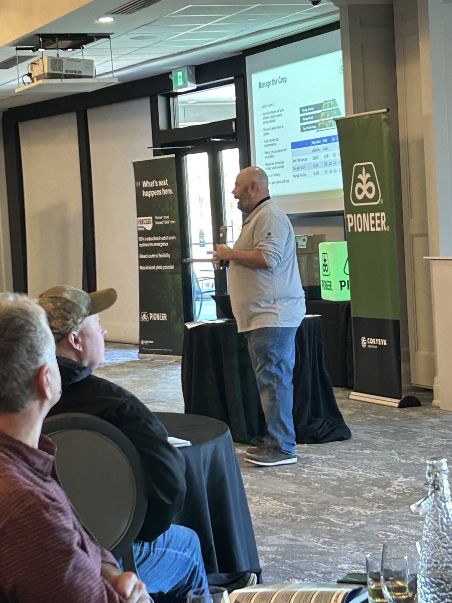 Holly Loucas tweet media