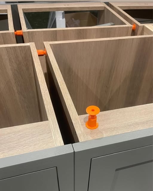 Space_Plug's tweet image. Perfect for in-frame kitchens.  Sorted with Space-Plug! 🔧✨ Huge thanks to Houseman Bespoke Ltd! 👍
 #SmartSolutions #SpacePlug #KitchenFitters #SavesTime #lbracketsnomore #adjustablefixing #furniturefixing #notjustforkitchens