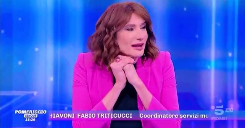 Dana75Nera's tweet photo. Senti Vladimir chi merita la vittoria?

“Mi piace Helena”

💪👏👏👏👏❤️🫶

Grande Vladimir Luxuria 💅

#GranderFratello #heleners #helenaprestes #iostoconhelena https://t.co/brYNycemcw