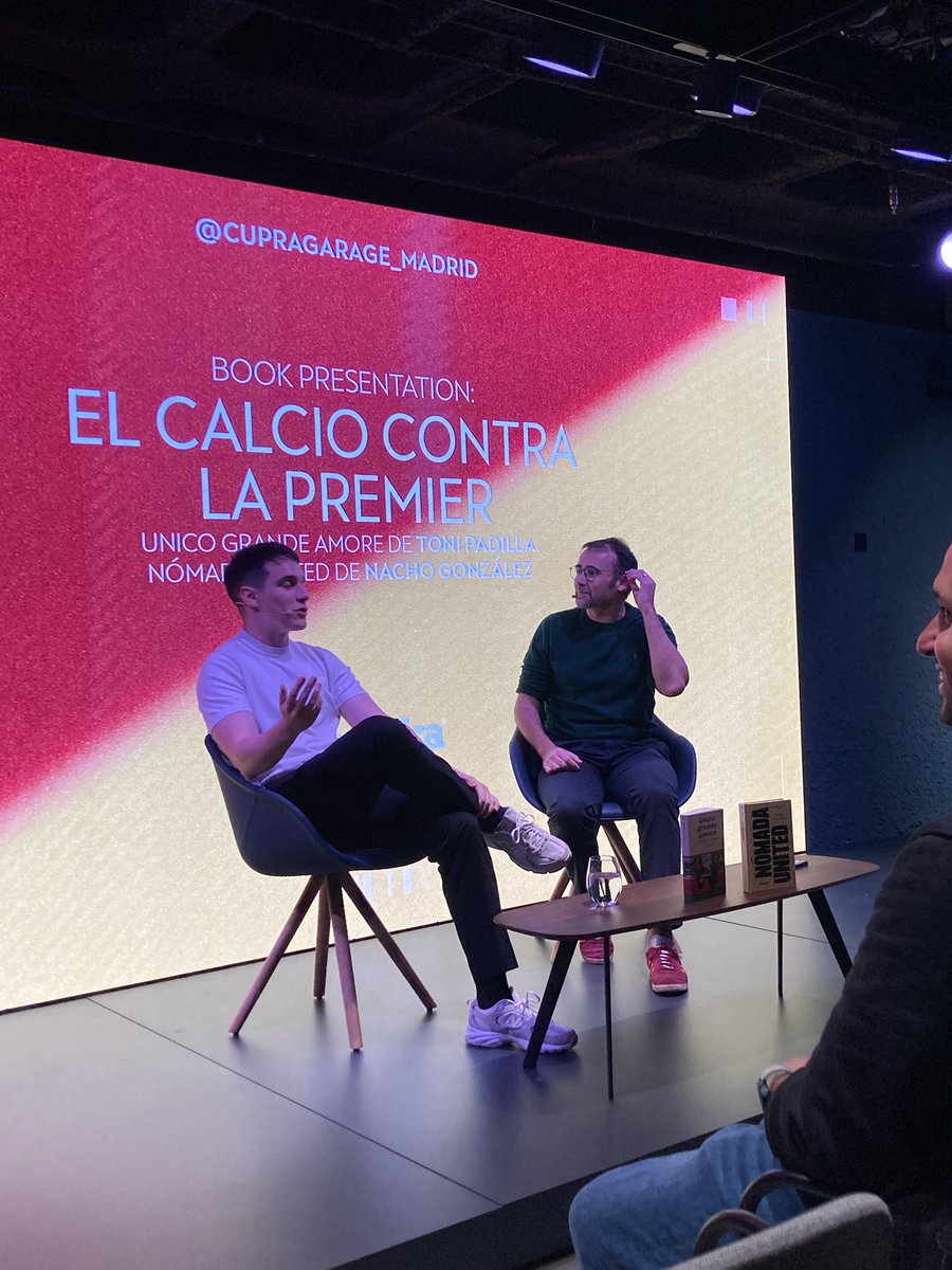 Presentes en el evento de <a href="/RevistaPanenka/">Panenka</a> junto a muchos compañeros de fútbol.