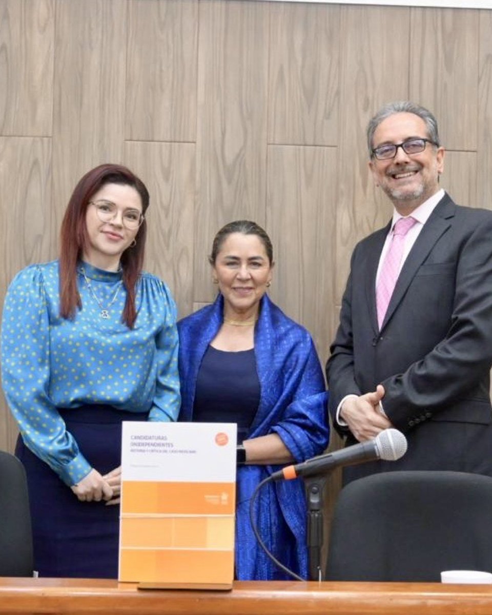 Les comparto unas fotografías de la presentación de mi libro 📚 que tuvo lugar en la Facultad de Derecho de la Universidad Autónoma de Querétaro el día de hoy. ¡Muchas gracias a todos por su acompañamiento! 
#enriquefigueroaa #CandidaturasIndependientes #libro #presentacion