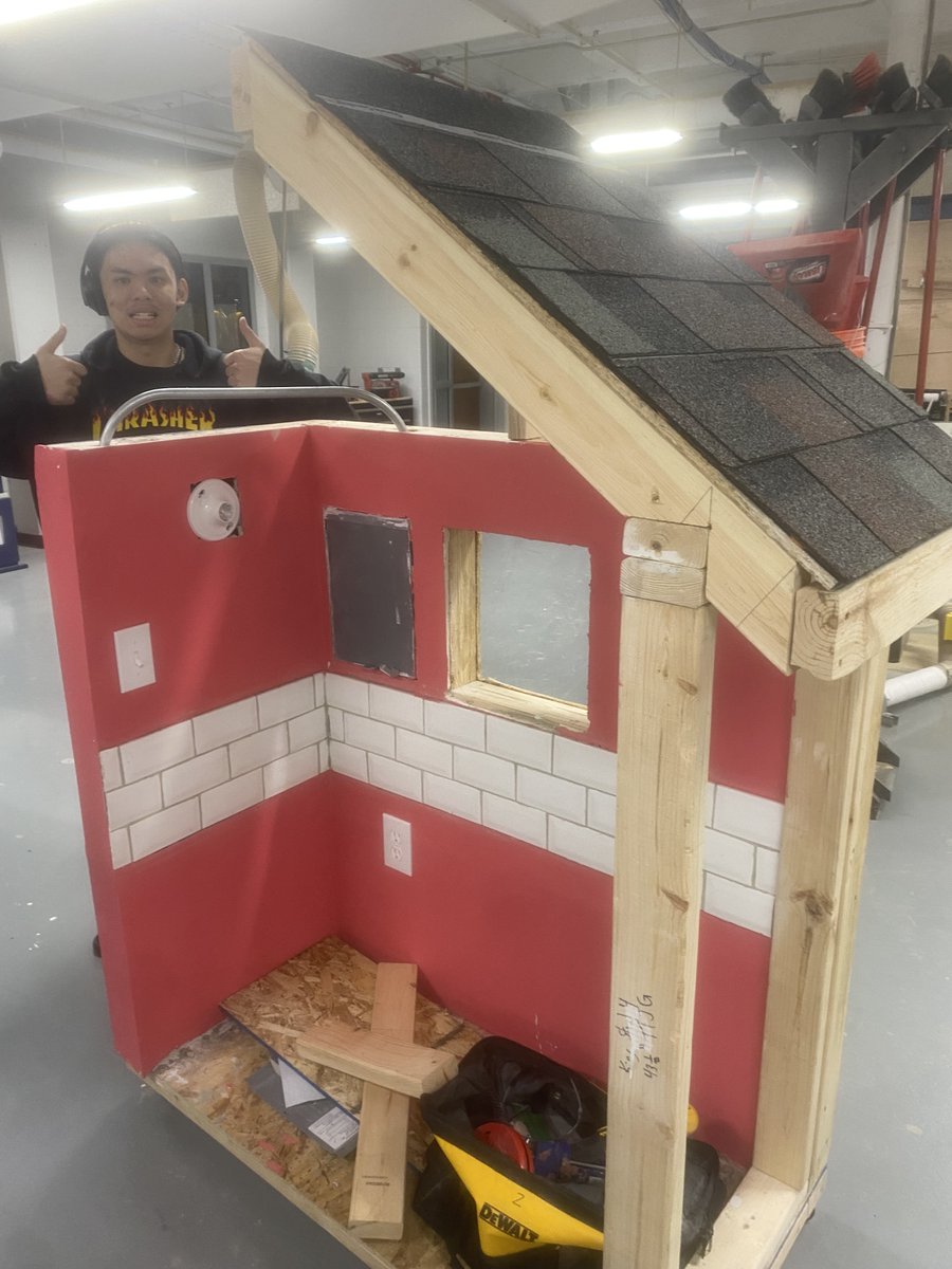 Geometry in Construction classes are applying triangle trigonometry to add support for their wall module. Great to see how math is used outside of the math classroom! <a href="/D86CTE/">D86CTE</a>