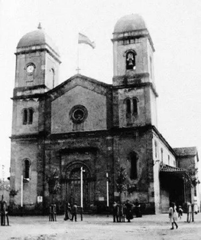 Iglesia de Santa Eulalia de Mérida, levantada por Duro Felguera en 1880 sobre la vieja ermita de Santa Eulalia #LaFelguera #Langreo #Asturias
