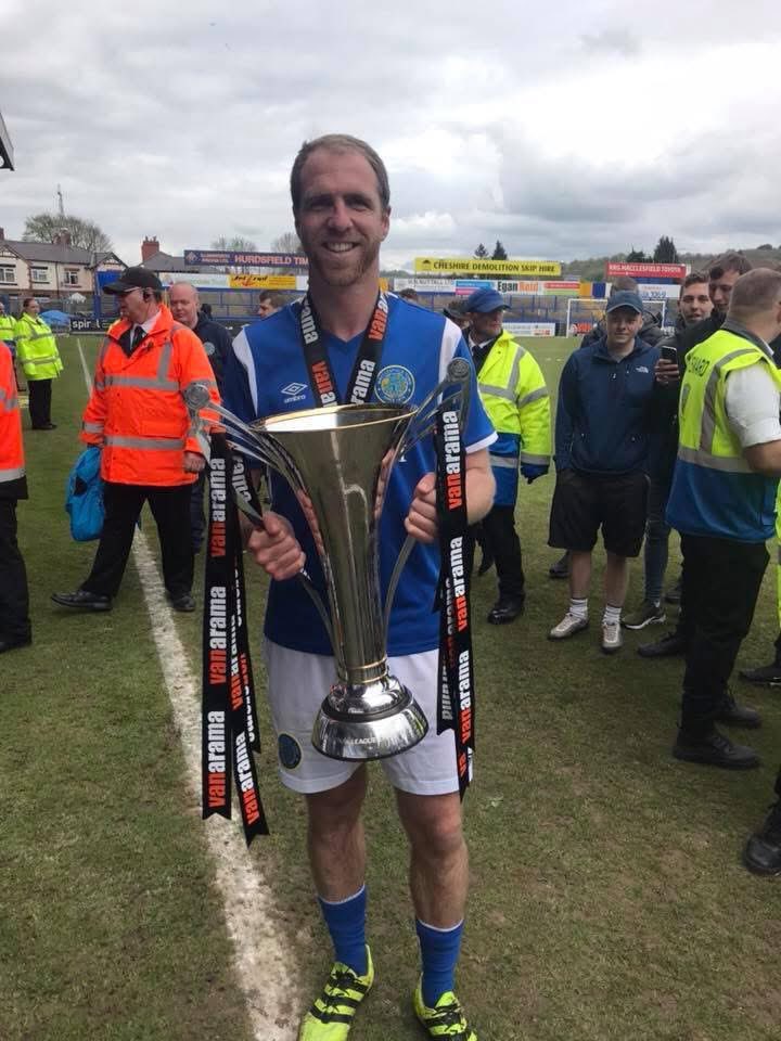 _timlowe's tweet image. What an unbelievable season this was. Can you start playing again @keithlowey #silkmen #macclesfield #mtfc #macclesfieldtown youtu.be/Js2LoEnAHxs