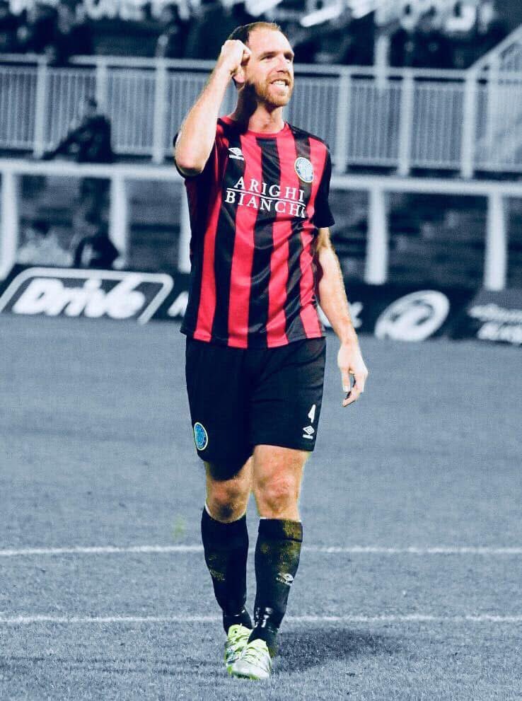 _timlowe's tweet image. What an unbelievable season this was. Can you start playing again @keithlowey #silkmen #macclesfield #mtfc #macclesfieldtown youtu.be/Js2LoEnAHxs