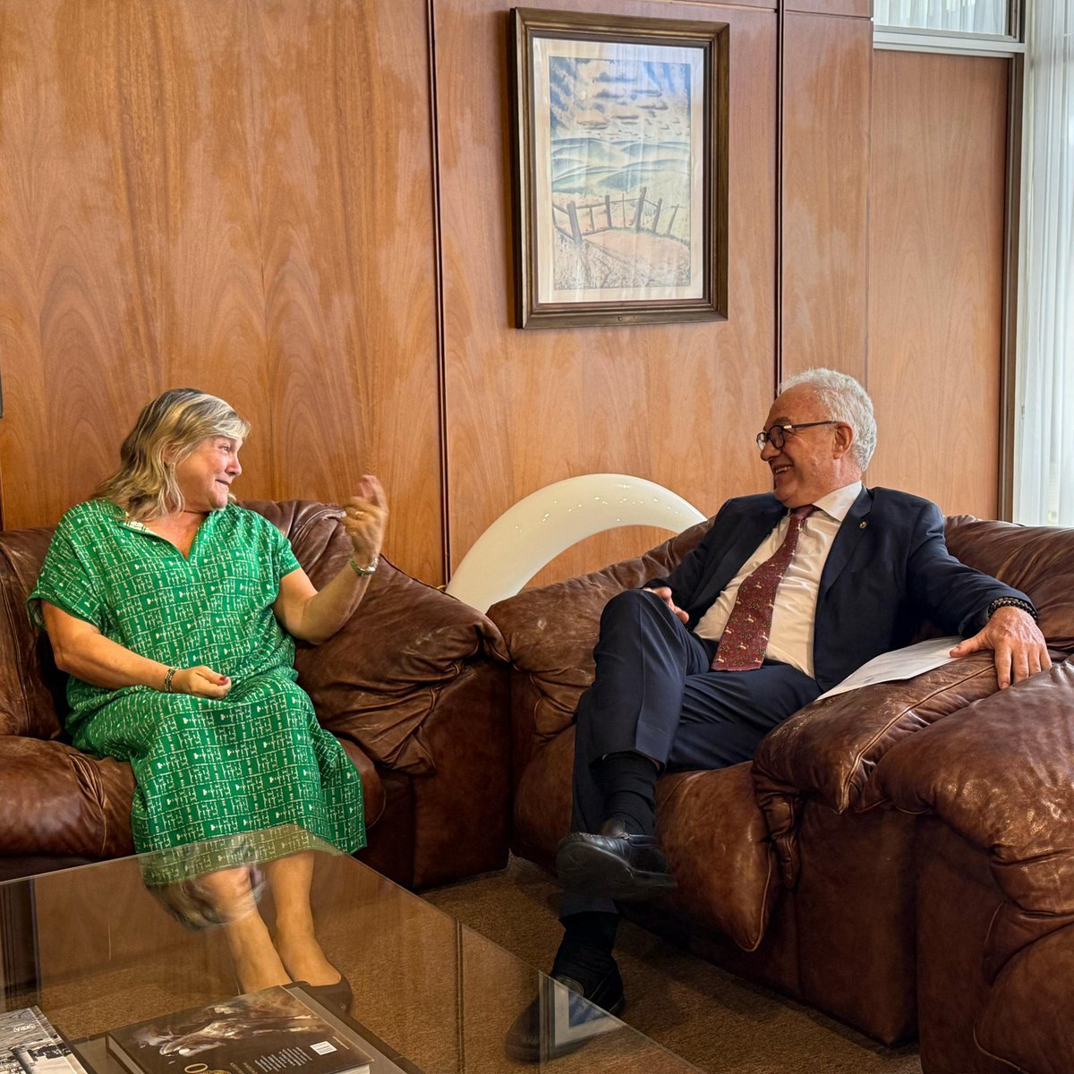 Mario Lubetkin (@minlubetkinuy) on Twitter photo 🟣Recibí a la directora regional de <a href="/ONUMujeres/">ONU Mujeres</a>, María Noel Vaeza.
🗣️Conversamos sobre proyectos presentes y futuros en materia de género en Uruguay y de la
XVI Conferencia Regional sobre la Mujer de América Latina y el Caribe, prevista en México, en agosto. 🟣Recibí a la directora regional de <a href="/ONUMujeres/">ONU Mujeres</a>, María Noel Vaeza.
🗣️Conversamos sobre proyectos presentes y futuros en materia de género en Uruguay y de la
XVI Conferencia Regional sobre la Mujer de América Latina y el Caribe, prevista en México, en agosto.