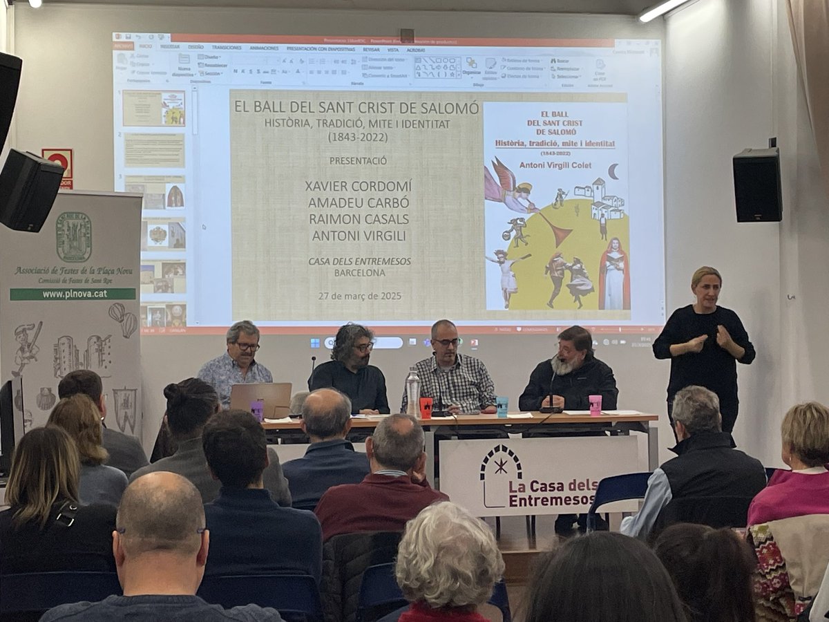 ballsantcrist's tweet photo. 🥰 Ja som a la @casaentremesos i presentem el llibre ‘El Ball del Sant Crist de Salomó. Història, tradició, mite i identitat (1843-2022)’.

👏🏻 Gràcies a tothom que ens ha volgut acompanyar. I sobretot gràcies a @festesplnova per la invitació. https://t.co/tOZQjSa6KK