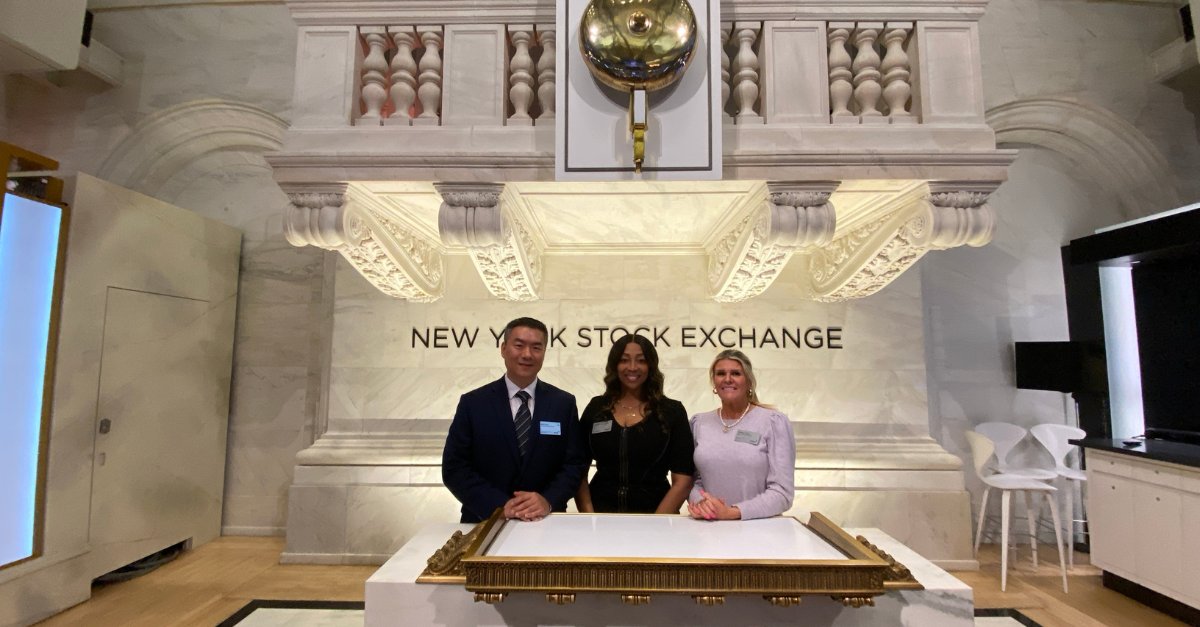 DFINSolutions's tweet photo. After a successful celebration with our clients at the IR Impact Awards last night, #DFIN was thrilled to attend the opening bell ceremony at the NYSE today! https://t.co/qdrw59OfC5