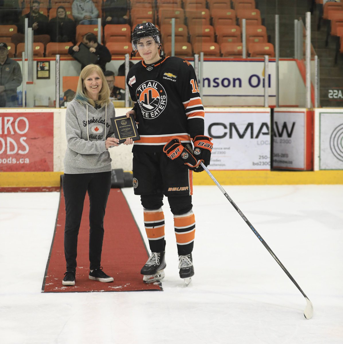 Congratulations to Lucas Lemieux, recipient of the Top Defenseman Award!

Lucas leads TSE defensemen in scoring and ranks 4th in BCHL blueliners. Presented by Susan Martin, TSE volunteer and daughter of Seth Martin. Photo credit: Jennifer Small.

Well done, Lucas!