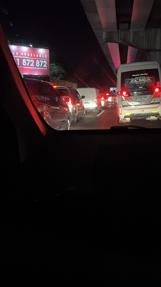 nickooooy's tweet photo. @RadioElshinta posisi pak? 😭🦖 saya jg kena macet https://t.co/zlYEElYy9n