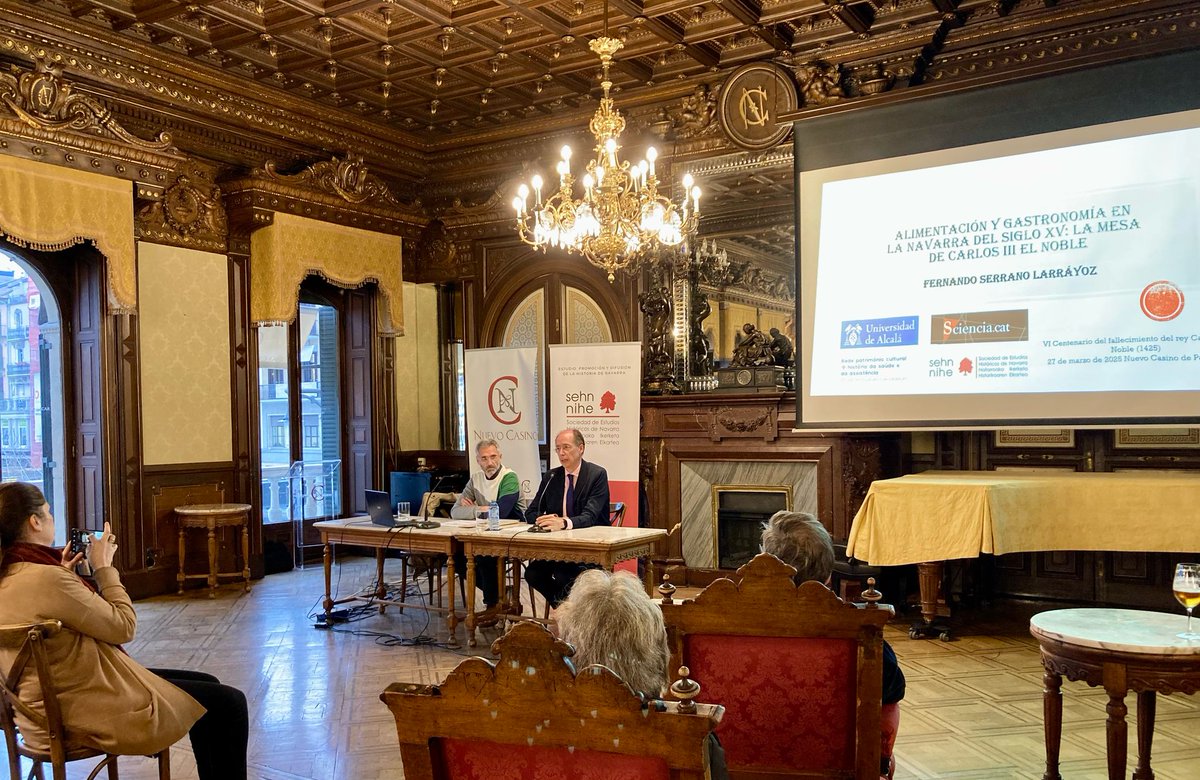 SEHNavarra's tweet image. Hoy estamos en el @Nuevo_Casino con Fernando Serrano Larráyoz, de la @UAHes, para la primera de nuestras actividades en el marco del 600 aniversario de la muerte de Carlos III el Noble.
¿Cómo era la gastronomía en el siglo XV? 👇👨🍳