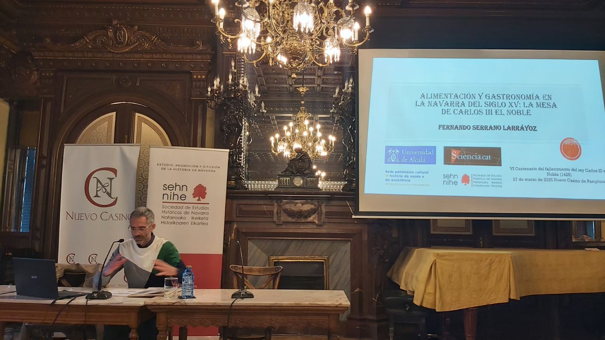 SEHNavarra's tweet image. Hoy estamos en el @Nuevo_Casino con Fernando Serrano Larráyoz, de la @UAHes, para la primera de nuestras actividades en el marco del 600 aniversario de la muerte de Carlos III el Noble.
¿Cómo era la gastronomía en el siglo XV? 👇👨🍳