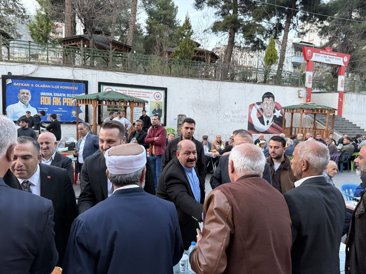 baykanbld's tweet photo. Sanat sokağımızda gerçekleştirdiğimiz iftar organizasyonuna teşrif eden AK Parti MKYK Üyesi sn @Malikurt14, Ak Parti İl Başkanı sn @AvCanerOzturan İlçe Kaymakamımız sn @fatihozcaaan, Atabağı Belde Belediye Başkanı sn @Tayyarlale’ye ve tüm hemşehrilerimize teşekkür ediyoruz. https://t.co/a5vogMDAWb