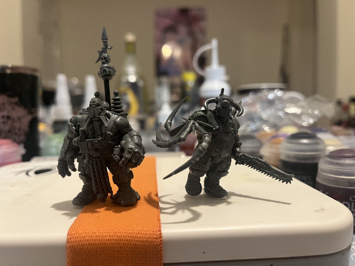 Working on some renegade ogryns today, it’s made me want to actually try out Necromunda with the awesome Ogryn servitor models. They go together so nicely, with so much room for customization. Amazingly cool.
