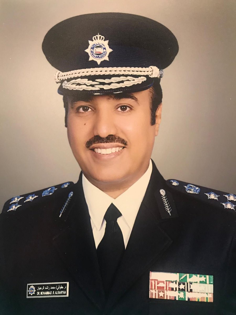 اللواء الدكتور محمد راشد العجمي… مسيرة شرف وعطاء 

بكل فخر واعتزاز، نقدم هذه المقالة تكريماً لمسيرة رجل من رجالات الوطن، اختار طريق الانضباط والعلم والتفاني والإخلاص، ومضى فيه بثبات حتى بلغ قمم المجد، اللواء الدكتور الحقوقي المتقاعد محمد راشد العجمي.
فمنذ أن تخرج عام 1993 من