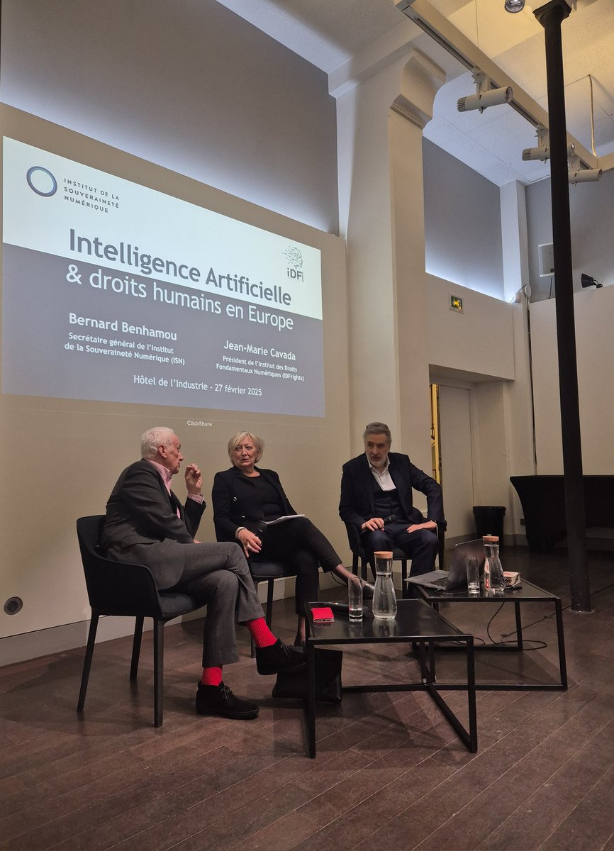 sandrindecembre's tweet photo. Une présentation passionnante sur l'intelligence artificielle par @C_MorinDesailly  @JeanMarieCAVADA  @BernardBenhamou et @iDFRights https://t.co/RPA3siyGbT
