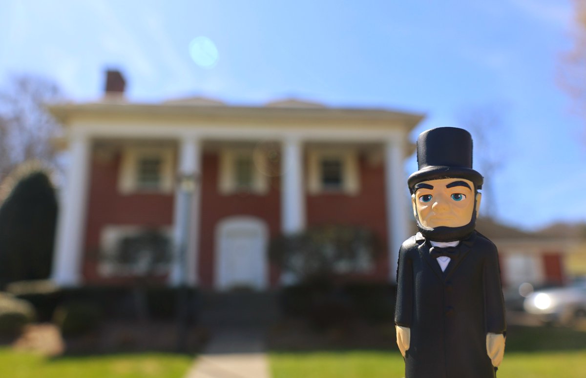 Hope you're enjoying your spring break, Splitters! We miss you here on campus! 💙 🎩