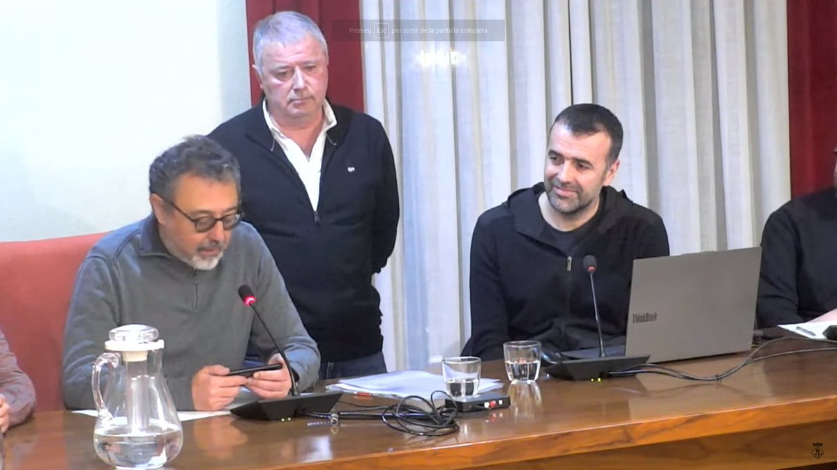 <a href="/GuiuGrau/">Guiu Grau</a> #PleTona La proposta és aprovada per unanimitat i Xavier Sardà, en nom de l'associació <a href="/LaRevistona/">La Revistona</a>  adreça unes paraules d'agraïment al ple.

Enhorabona i per molts anys!