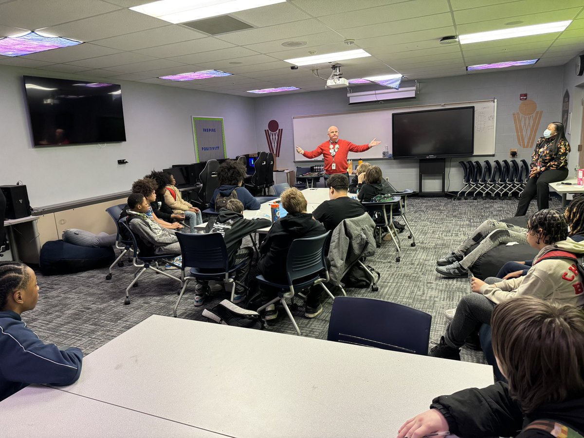 InnesCLC's tweet photo. Mr. Jeff Keruski - works downtown as a hearing officer on behalf of APS. He spent the morning talking with the students of T.I.E Tuesday mentoring at Innes CLC. His challenge for them, “don’t let someone else take your pen and began to write your story”! https://t.co/OnzqqF2w3l
