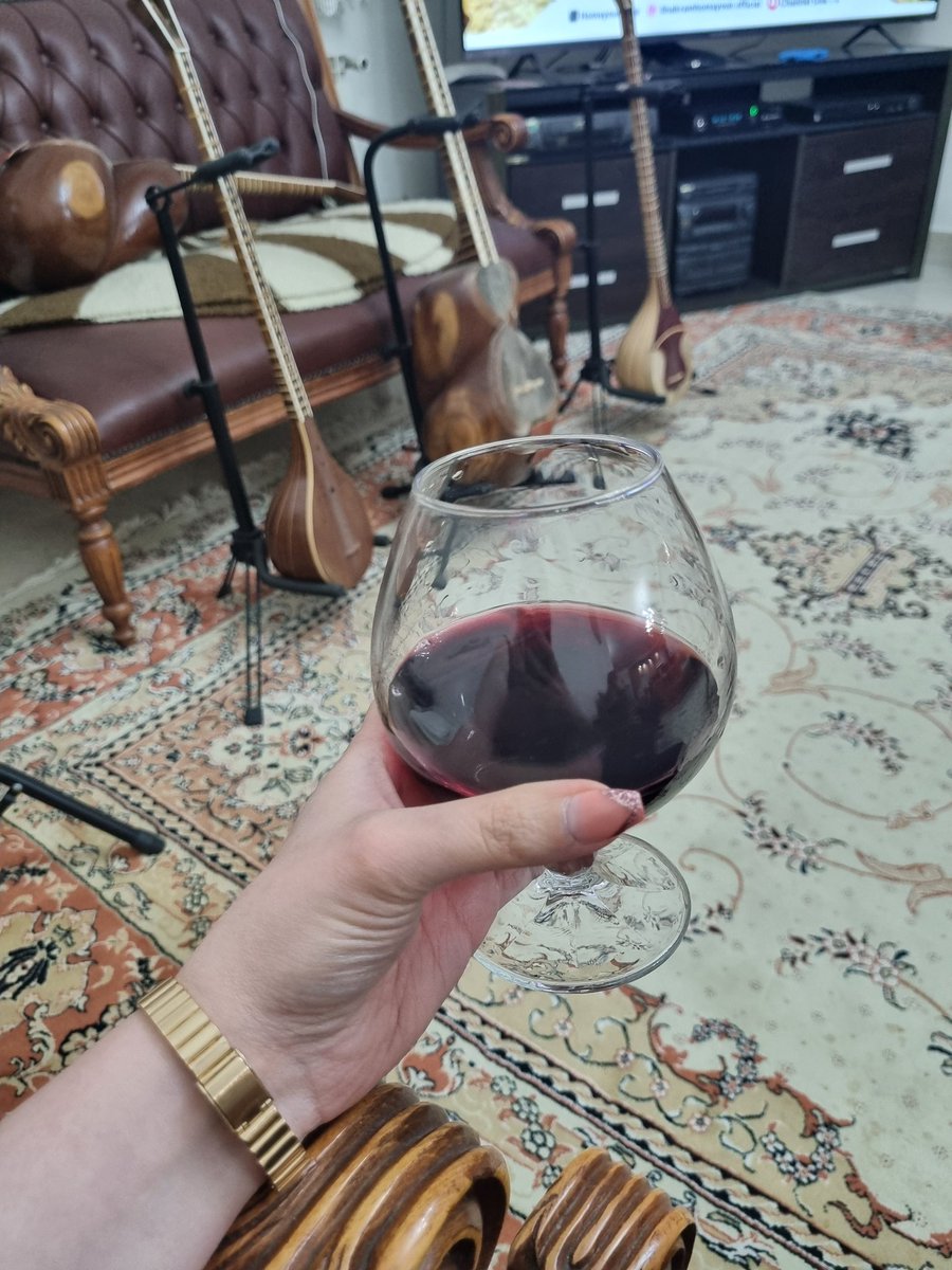 AzadehR24's tweet image. هر چه مستت کند شراب تو اوست
#اوحدی 
سلامتی همتون🍷