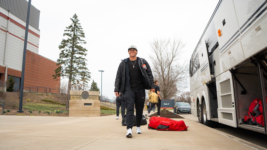 BallStateBB's tweet photo. Business Trip https://t.co/CvHmuvap6M