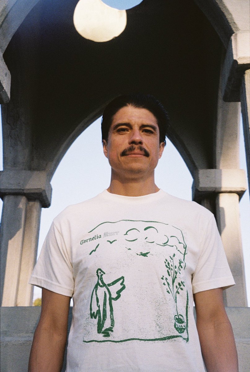 cornelia_murr's tweet image. Come and get your fresh merch like Danny did:
corneliamurr.merchtable.com