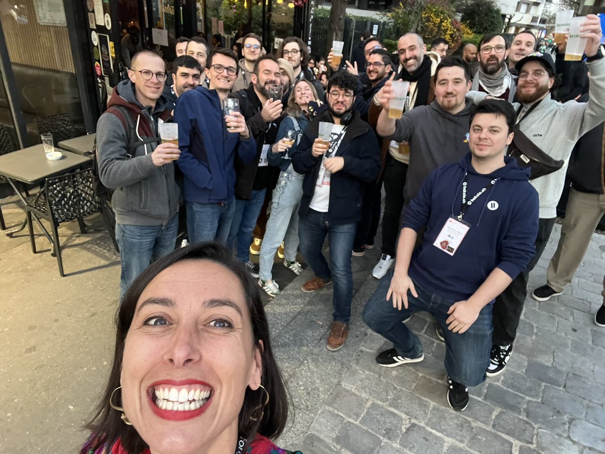 jlondiche's tweet image. Après une super 1ere journée au #symfony_live 2025 à Paris, place à l’apéro !! @symfony_live & @JLRecrutement