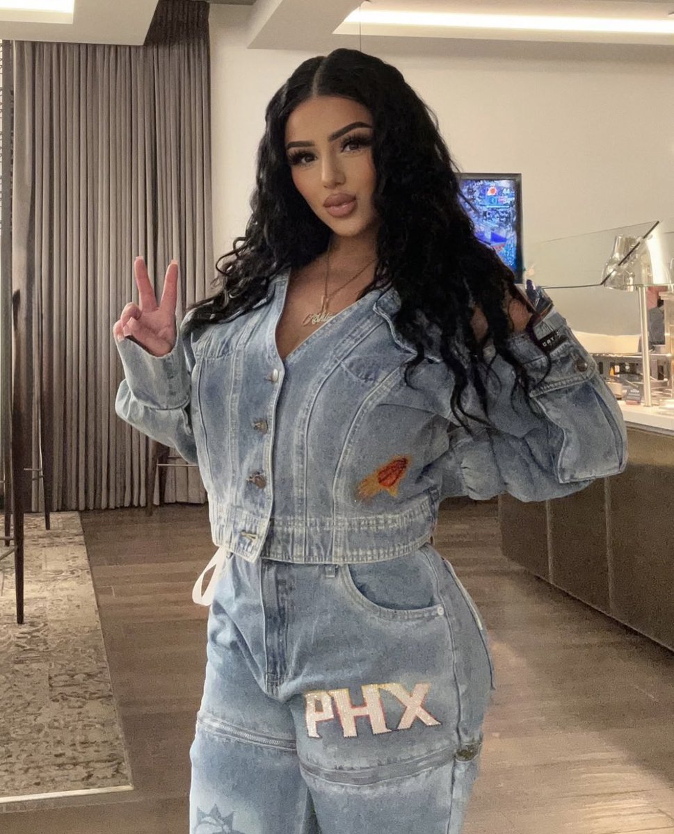 Ashley Meraz tweet media