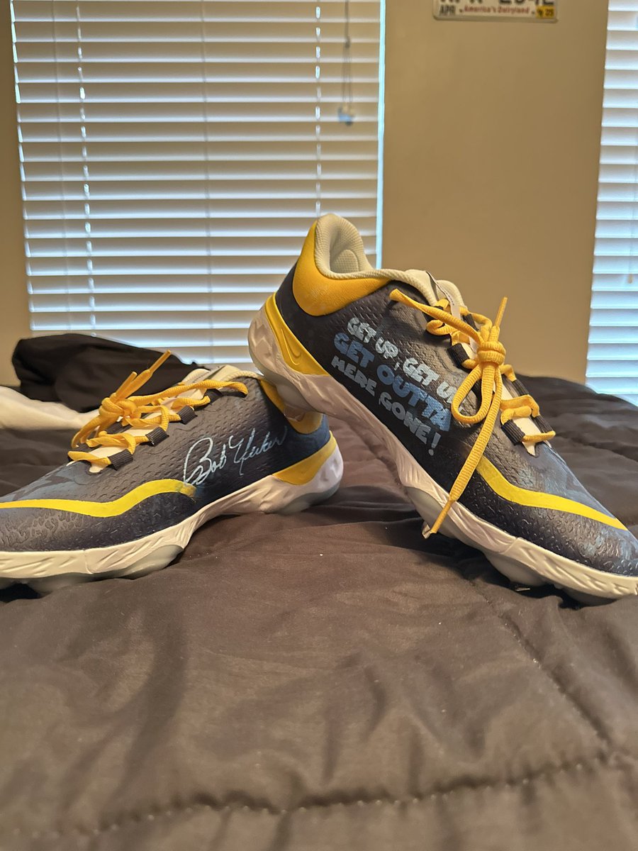 SneadNate's tweet image. Baseball without Ueck in the booth is going to be hard. In his honor, who had a great impact on many lives, especially mine, growing up listening to Ueck on the radio was the highlight of my days. I have designed some cleats to wear this weekend in his honor! #WinItForUeck💙💛