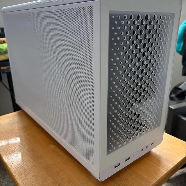 JakefaceCustoms (@jakefacecustoms) on Twitter photo Lian Li A3-mATX custom vented front panel is ready! Replace the front of your case with a wooden or acrylic replacement. Tons of designs and wood species available. This one is a circles faded -frosted clear panel. No modding required, installs like the stock panel. Link in bio! Lian Li A3-mATX custom vented front panel is ready! Replace the front of your case with a wooden or acrylic replacement. Tons of designs and wood species available. This one is a circles faded -frosted clear panel. No modding required, installs like the stock panel. Link in bio!