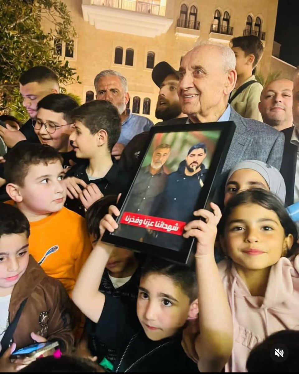 حضنك مدانا .. و مُدُناً للفاقدين .. 
أدامك الله يا أبانا 
- دولة الرئيس الأستاذ نبيه برّي 💚
