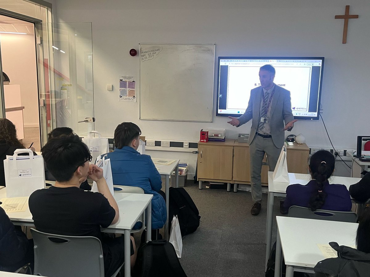 AcademyStNics's tweet photo. This evening, during our 'Preparing for Success' sessions, it was the turn of parents to sit in classrooms as they learnt how to support their year 11 children as they approach their GCSE examinations. #preparingforsuccess #ambition #support https://t.co/Rg73Fp1sb0