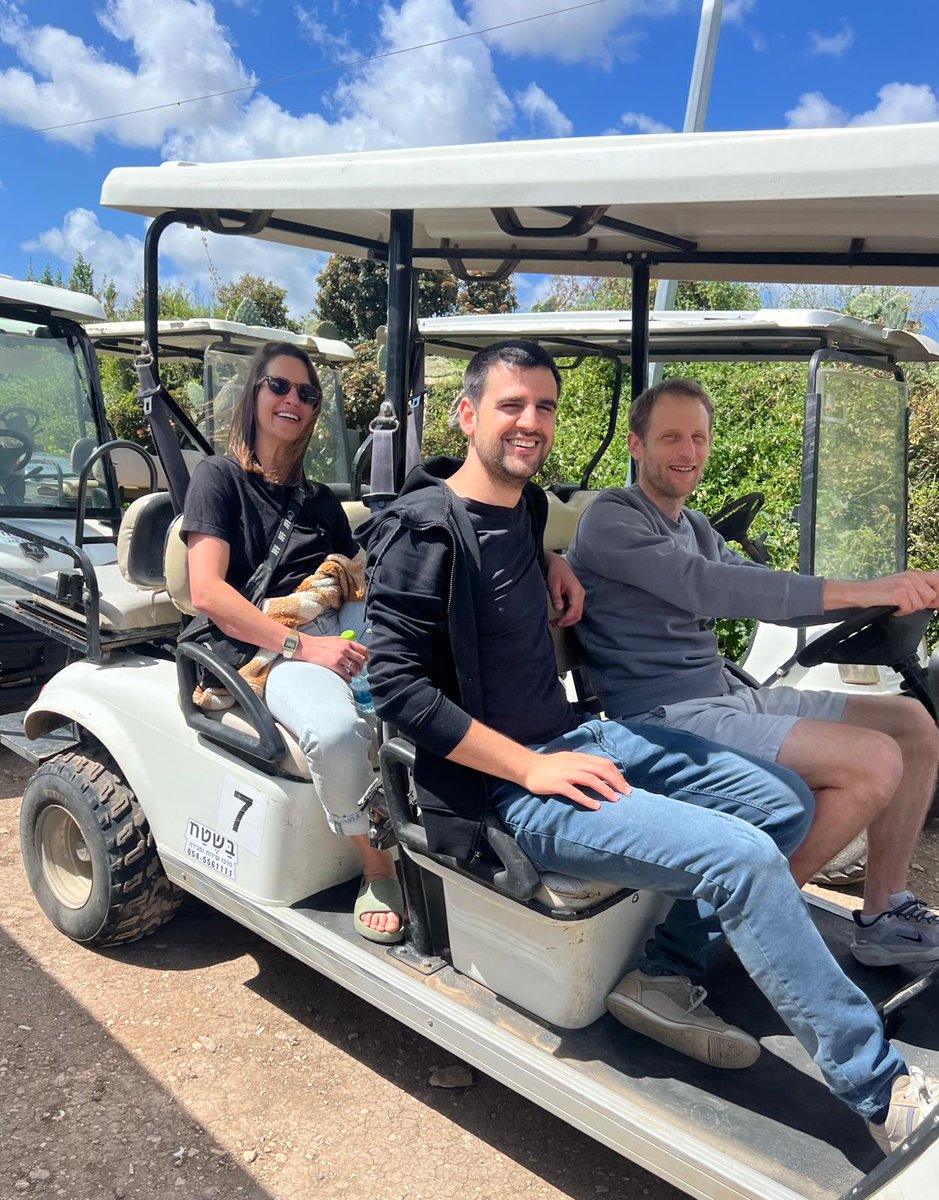SkyPath_io's tweet image. A fantastic day for our team – from scenic drives to a relaxing vineyard visit, it was the perfect balance of adventure and unwinding. A reminder that success is built on both dedication and moments of connection. #TeamBuilding #SkyPath #Meetourteam