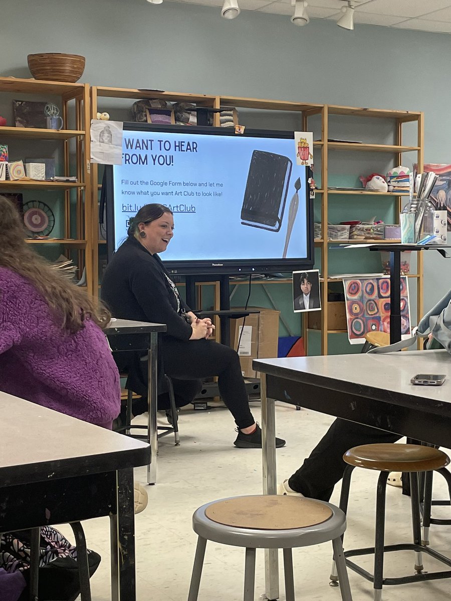 lufkintweets's tweet photo. Art club with Ms. Stone is so fun!!!  ❤️🖤⚡️ https://t.co/sXw8vgKADW