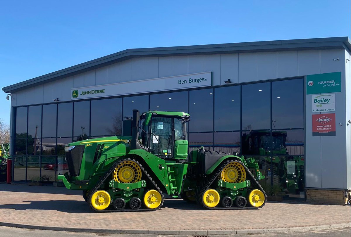 Suns out, Guns out 💪🚜 @johndeere 9RX 640 @benburgessag Swineshead