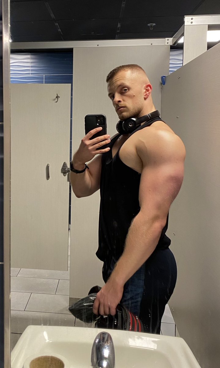 Swolecialist tweet media