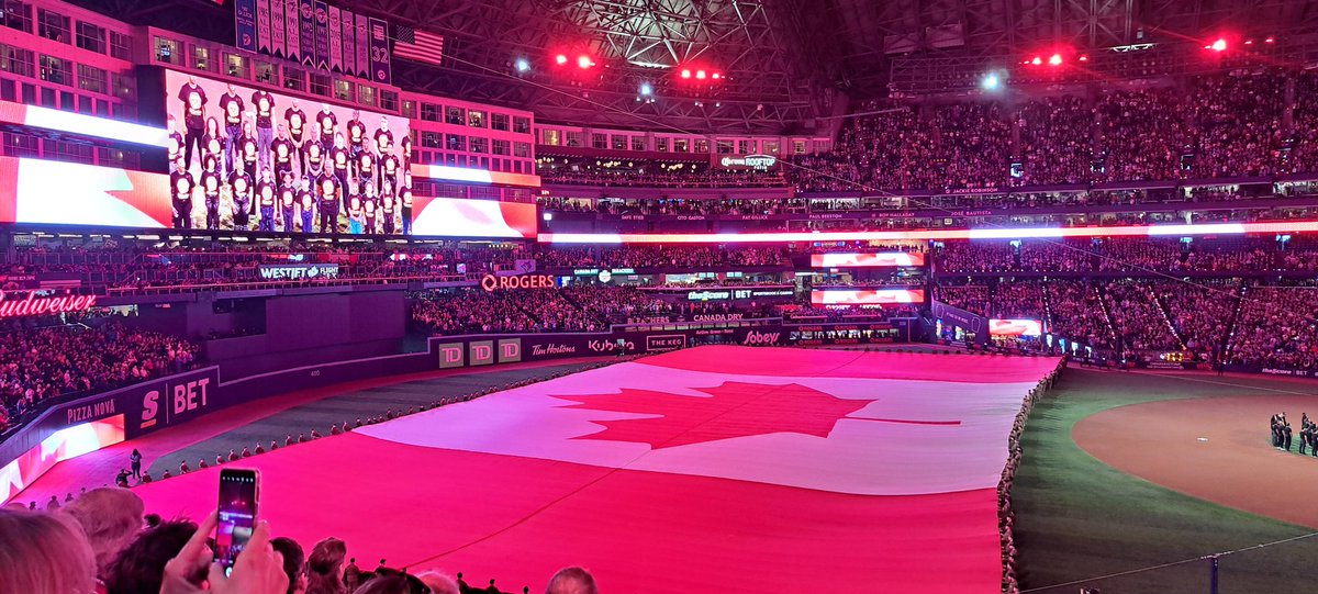 WillStillChill's tweet photo. Nothing like a @BlueJays home opener. #firstpitch #ocanada #lightsupletsgo https://t.co/UqciEIgNrt