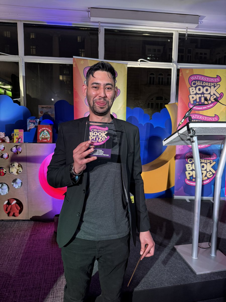 Hot Key Books ✨📚 (@hotkeybooks) on Twitter photo 👑 WINNER 👑
This is the face of a (still in shock) Waterstones Children's Book Prize winning author! <a href="/NateLessore/">Nathanael Lessore</a>’s going home as the KING OF THE OLDER READER CATEGORY! 👑 WINNER 👑
This is the face of a (still in shock) Waterstones Children's Book Prize winning author! <a href="/NateLessore/">Nathanael Lessore</a>’s going home as the KING OF THE OLDER READER CATEGORY!