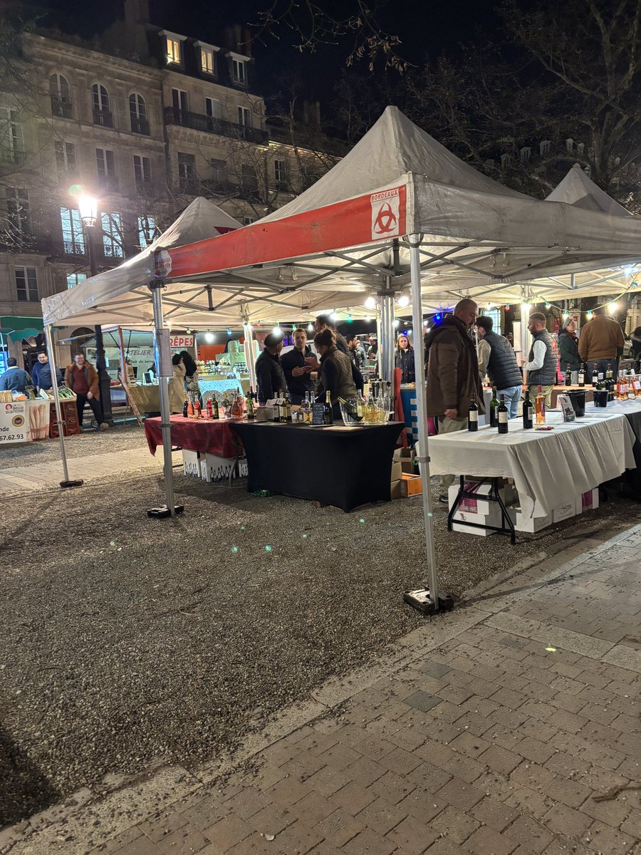 🚜🐓🍇 Ce soir diner au marché des producteurs girondins organisé par <a href="/JA_Gironde/">Jeunes Agriculteurs 33</a> ! Acceuil chaleureux de la part des producteurs et soirée réussie pour eux.

#Bordeaux #agriculture #Gironde